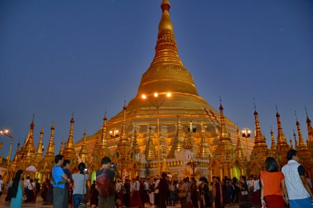 Shwedagon Pagoda at night 0-8